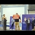 Južnjak transparentom protiv Vučića i zloupotrebe boraca, morao u policiju