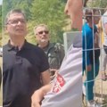 Meštani koji žive u blizini deponije Duboko danas se verbalno sukobili sa narodnim poslanikom Aleksandrom Jovanovićem Ćutom…