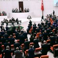 Pala krv u turskom parlamentu: Žestok obračun poslanika, nastradala i jedna žena