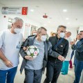 Šestić sa novim srcem napustio bolnicu! Fudbalska legenda sa loptom u ruci ispraćena kroz špalir lekara (foto, video)