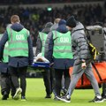 Drama na meču Totenhema i Liverpula: Igrač na nosilima iznet sa stadiona, ovo je zabrinjavajuće (foto)