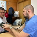 Hrani se u Narodnoj kuhinji i nema krov nad glavom, ali zajednici daje ono jedino što ima - krv
