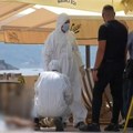 Devojka ubijenog bratanca baca stvari i plače, policajci je smiruju: Srceparajuća scena na mestu dvostrukog ubistva u Budvi