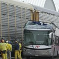 Najmanje osam ljudi poginulo, 45 povređeno kada je voz naleteo na autobus u Meksiku