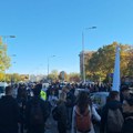 Studenti iz Beograda se okupljaju ispred zgrade FDU: Uskoro kreću peške do Novog Sada FOTO, VIDEO