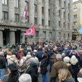 Grupa sudija i tužilaca protestuje ispred Ustavnog suda u Beogradu (foto)