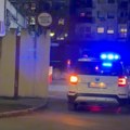 (Video) Osumnjičeni za oružanu pljačku i pucnjavu na policiju u Novom Sadu priveden u stanicu: bio u pratnji nekoliko…