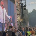 VIDEO Trgom se orilo "Ružo rumena": Gagi Jovanović ostao poslednji na bini tokom skupa na Slaviji i zapevao poznatu pesmu