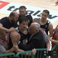 Srbin napravio haos u Sloveniji! Boban Marjanović krenuo na navijača! Hteo da preskoči ogradu - Dončić ga jedva zaustavio…