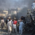 Tragedija na pruzi: Eksplodirao voz u Pakistanu; Broj mrtvih raste FOTO/VIDEO