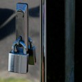 "Поштовани купци, почела је тотална распродаја": Популарни ланац продавница намештаја затвара радње једну за другом