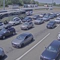 (Foto) Kolona duga 10 kilometara na ulazu u Srbiju Potpuni kolaps na Bajakovu, putnici očajni jer čekaju satima: Ljudi…