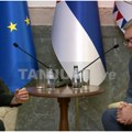 Predsednik Vučić jednom od vodećih ljudi iz sveta sporta poklonio zastavu i gusle: Dejn Vajt na prijemu u Beogradu pred…