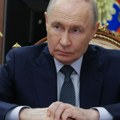 Putin se pojavio sa modricom na ruci: Snimak iz Kremlja odmah je postao viralan
