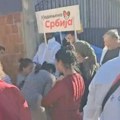 Veselo na štandu romskog Vučićevog tima u Bujanovcu (VIDEO)