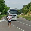 Ljudina! Veliko bravo za ovog čoveka! Loznički ultramaratonac prešao pola puta do Sofije - žuljevi i sparina mu ne mogu…