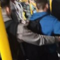 Ganuli pa rasplakali putnike na liniji 56 za Petlovo brdo Grupa momaka osvanula na mrežama, plakao ko god je ušao u autobus…