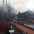 Evakuisan vrtić: Prve slike požara na Senjaku: Vatrena stihija preti da se proširi, ljudi iz okolnih zgrada pobegli na krov…