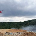 Два хеликоптера МУП-а помажу у санирању пожара на депонији "Дубоко" у Ужицу