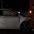 Žestok sudar automobila i autobusa kod VMA: Devojka sa povredama glave prevezena u Urgentni centar (video)