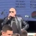 Pevač nije prodao nijednu kartu Ostao u neverici, pa posumnjao na kolegu da ga je sabotirao!