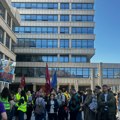 Studenti u blokadi protestuju ispred Palate pravde u Beogradu, solidarišu se sa kolegama iz Novog Sada (foto)