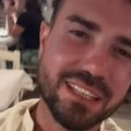 Evo ko je verenica MC Stojana: Prava je bomba, nije iz Srbije, osvanuo snimak dok pevač kleči pred njom