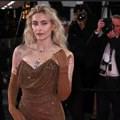 Duboki šlic otkrio više nego što je želela: Ćerka Majkla Džeksona zasenila sve na Kanskom festivalu (foto)