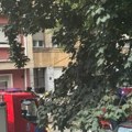 (Foto) požar na Vračaru: Veliki broj vatrogasaca na terenu, evo šta se zapalilo