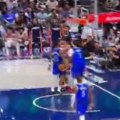 Incident u NBA, Srbina oborili na parket, on odmah hteo da uzvrati VIDEO
