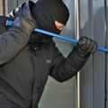 Muškarac u Bečmenu u novogodišnjoj noći jurio lopova po ulici: Obio mu vrata, pa ukrao 8.000 evra!