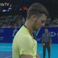 VIDEO Najbizarniji kraj meča koji ste ikada videli: Srbin otišao da pokupi rekete, rival ostao zaleđen nije znao šta da uradi…