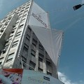 VIDEO: Stigli alpinisti da uklone transparent naprednjaka sa Palate Albanija