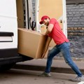 Cena selidbe u Beogradu može da vas zaboli više od nošenja ormara. Nije isto u svakom gradu – evo šta sve utiče na konačnu…