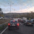 Teška nesreća kod Buban Potoka: Sudar Kamiona i autobusa GSP, velike gužve FOTO