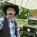 Radoslav napravio repliku prvog automobila uvezenog u Srbiju: Pravio deo po deo, trajalo dve i po godine