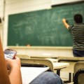 Novi zakon: Škole će morati da regulišu upotrebu mobilnih telefona