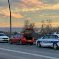 Očevidac o tragediji u Novom Sadu: "Zaustavio je crveni automobil i ..." Ćerka vrištala, policija je odvela sa lica mesta