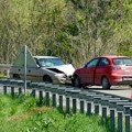 Povređene tri osobe u udesu kod Zaječara: Posle sudara dva automobila prevezene u bolnicu (foto)