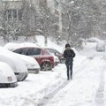 Ovi delovi Srbije potpuno zavejani! Automobili prekriveni snegom, za vikend stiže mećava, upaljeni alarmi