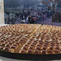 Zlatnici u česnici teškoj 200 kilograma: GO Medijana tradicionalno obeležava Badnji dan