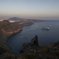 Santorini na oprezu: Zatvorene škole, stanovnici napuštaju ostrvo ili spavaju na otvorenom, moguć jak zemljotres