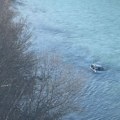 Dva automobila završila u moru: Sudar kod Lepetana