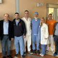 Turski stručnjak sa timom UKCV-a izveo operaciju kakva još nije viđena kod nas Endovaskularnu intervenciju na bedrenim…