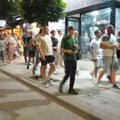 Protest u Vranju: „Mladi s juga” i građani poručili policiji da identifikuje SNS napadače, a ne da istražuje ko vodi blokade…