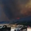 Vatra guta sve, 26 požara divlja po ostrvu! Ljudi beže sa plaža da spasu živu glavu (video)