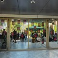 Studenti objavili snimak kako nastavnici koji su provalili na fakultet jedu njihove donacije