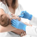 Konobarica slučajno prosula vrući čaj po bebi! Horor u restoranu: Mališan helikopterom prebačen u bolnicu, doktori pokušavaju…