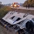 „Za prvih šest meseci prevozniku dato 199 miliona“: Mitrovčani traže odgovornost za prevrtanje vozila „Sirmium busa“, njihovim…