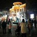 Počeo loznički Zimski festival, Zima-Lo: Otvoren Božićni bazar na šetalištu (foto)